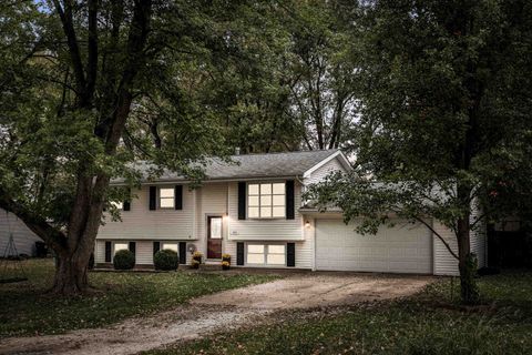 Tiny photo for 433 Standish Drive, Bloomington, IL 61704 (MLS # 12503071)