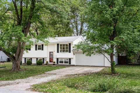 Tiny photo for 433 Standish Drive, Bloomington, IL 61704 (MLS # 12503071)