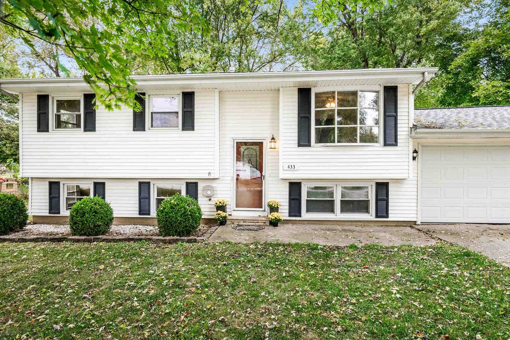 Photo for 433 Standish Drive, Bloomington, IL 61704 (MLS # 12503071)