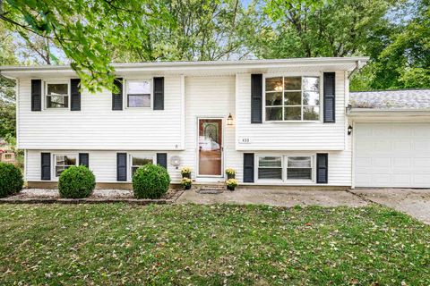 433 Standish Drive Bloomington IL 61704