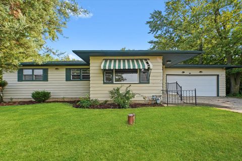 Photo for 812 Northern Drive, Lockport, IL 60441 (MLS # 12477625)