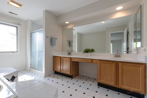 Tiny photo for 810 Edgemere Road, Buffalo Grove, IL 60089 (MLS # 12679898)