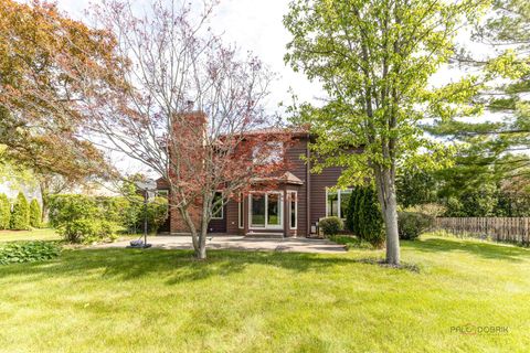 Tiny photo for 810 Edgemere Road, Buffalo Grove, IL 60089 (MLS # 12679898)
