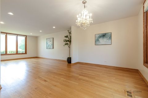 Tiny photo for 810 Edgemere Road, Buffalo Grove, IL 60089 (MLS # 12679898)