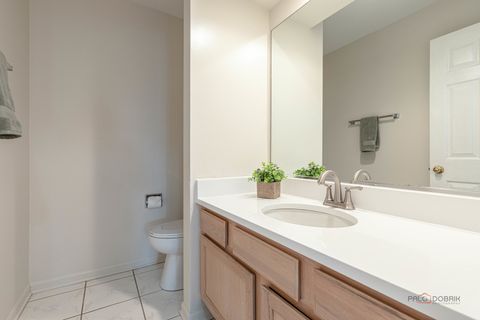 Tiny photo for 810 Edgemere Road, Buffalo Grove, IL 60089 (MLS # 12679898)