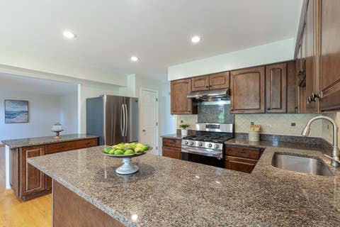 Tiny photo for 810 Edgemere Road, Buffalo Grove, IL 60089 (MLS # 12679898)