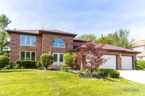 Photo of 810 Edgemere Road, Buffalo Grove, IL 60089 (MLS # 12679898)