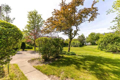 Tiny photo for 810 Edgemere Road, Buffalo Grove, IL 60089 (MLS # 12679898)
