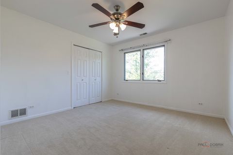Tiny photo for 810 Edgemere Road, Buffalo Grove, IL 60089 (MLS # 12679898)