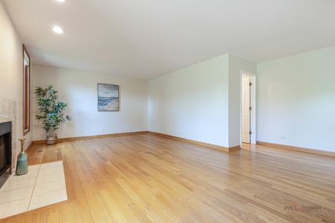 Tiny photo for 810 Edgemere Road, Buffalo Grove, IL 60089 (MLS # 12679898)