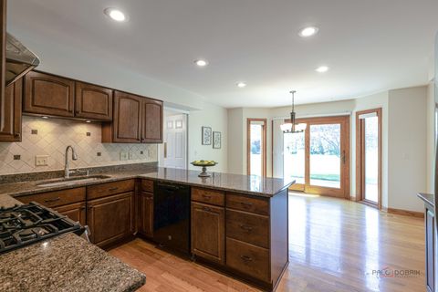 Tiny photo for 810 Edgemere Road, Buffalo Grove, IL 60089 (MLS # 12679898)