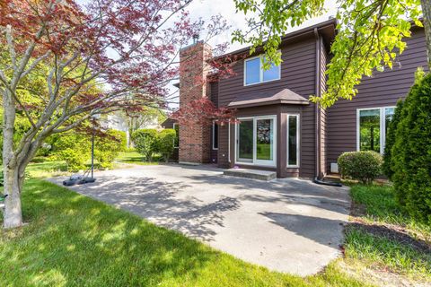 Tiny photo for 810 Edgemere Road, Buffalo Grove, IL 60089 (MLS # 12679898)