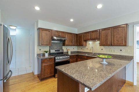 Tiny photo for 810 Edgemere Road, Buffalo Grove, IL 60089 (MLS # 12679898)