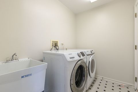 Tiny photo for 810 Edgemere Road, Buffalo Grove, IL 60089 (MLS # 12679898)