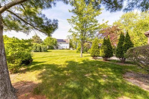 Tiny photo for 810 Edgemere Road, Buffalo Grove, IL 60089 (MLS # 12679898)