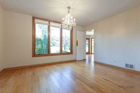 Tiny photo for 810 Edgemere Road, Buffalo Grove, IL 60089 (MLS # 12679898)