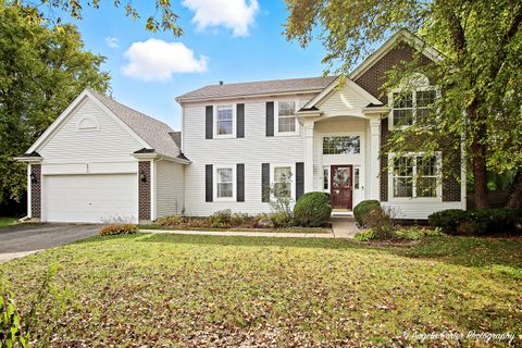 Photo of 691 N AUTUMN Circle, Lindenhurst, IL 60046 (MLS # 12485590)