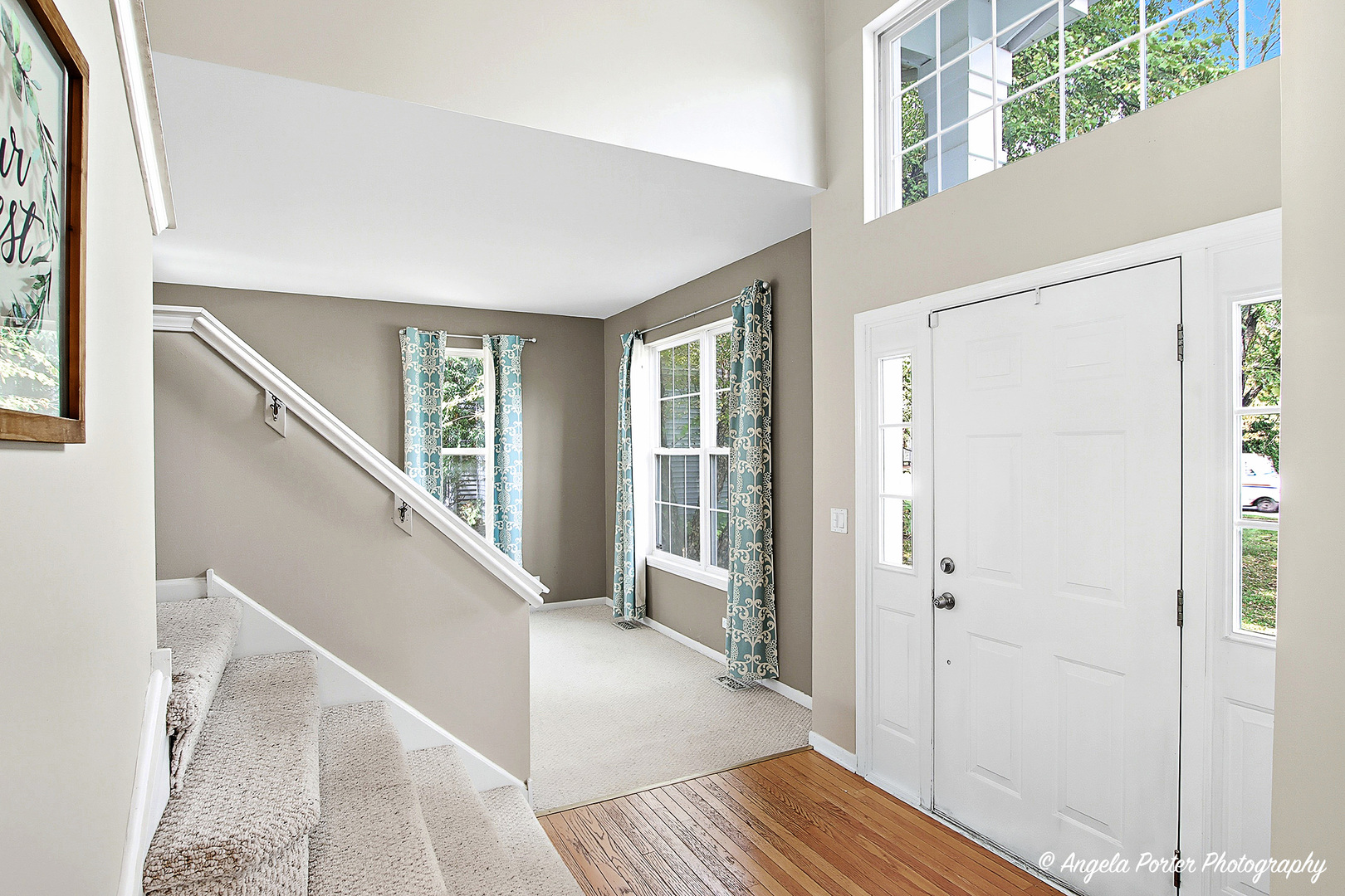 691 N AUTUMN Circle