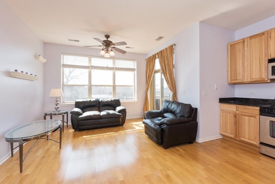 2933 N Clybourn Avenue 303