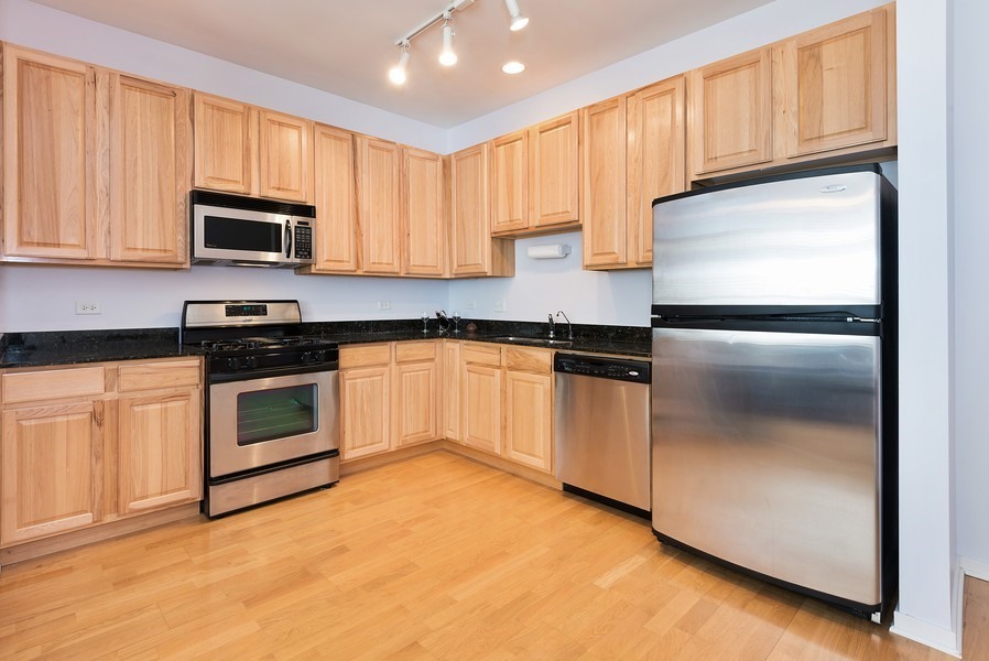 2933 N Clybourn Avenue 303