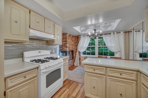 Tiny photo for 640 Burgundy Court #D, Elk Grove Village, IL 60007 (MLS # 12753820)