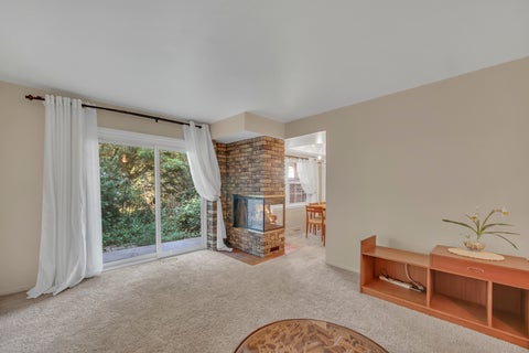 Tiny photo for 640 Burgundy Court #D, Elk Grove Village, IL 60007 (MLS # 12753820)