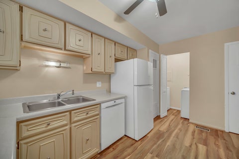 Tiny photo for 640 Burgundy Court #D, Elk Grove Village, IL 60007 (MLS # 12753820)