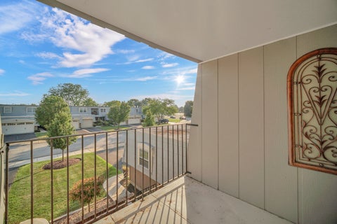 Tiny photo for 640 Burgundy Court #D, Elk Grove Village, IL 60007 (MLS # 12753820)