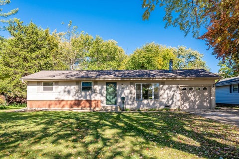 Photo of 169 Shawnee Drive, Carol Stream, IL 60188 (MLS # 12786113)