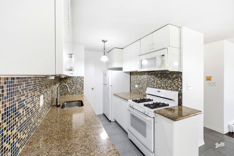 Tiny photo for 720 Hill Drive #8-302, Hoffman Estates, IL 60169 (MLS # 12647334)