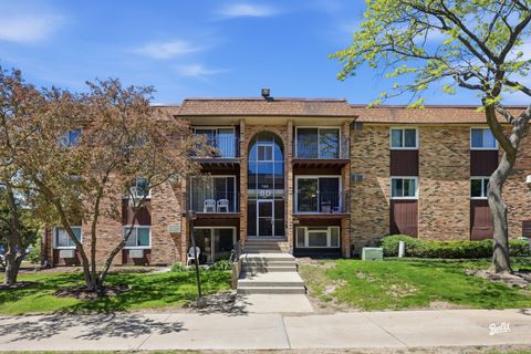 Tiny photo for 720 Hill Drive #8-302, Hoffman Estates, IL 60169 (MLS # 12647334)
