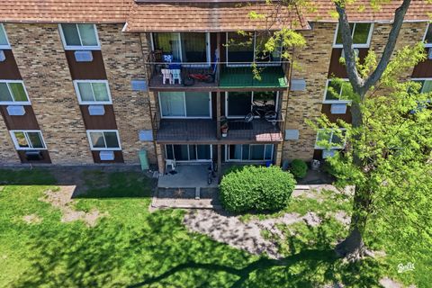 Tiny photo for 720 Hill Drive #8-302, Hoffman Estates, IL 60169 (MLS # 12647334)