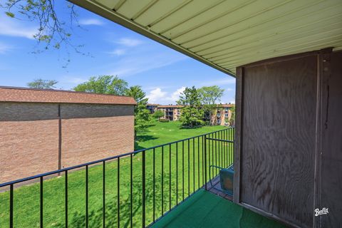 Tiny photo for 720 Hill Drive #8-302, Hoffman Estates, IL 60169 (MLS # 12647334)