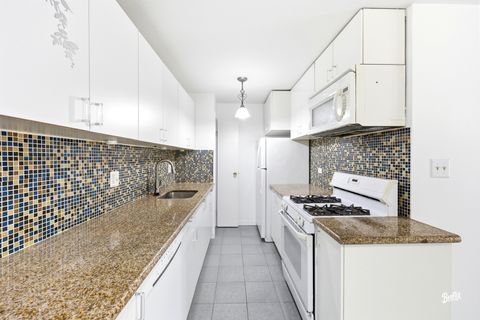 Tiny photo for 720 Hill Drive #8-302, Hoffman Estates, IL 60169 (MLS # 12647334)