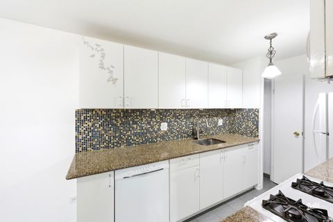 Tiny photo for 720 Hill Drive #8-302, Hoffman Estates, IL 60169 (MLS # 12647334)