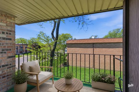 Tiny photo for 720 Hill Drive #8-302, Hoffman Estates, IL 60169 (MLS # 12647334)