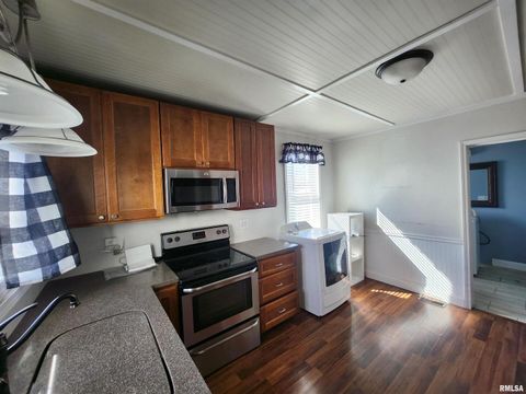 Tiny photo for 206 E SOUTH Street, Pinckneyville, IL 62274 (MLS # EB457033)