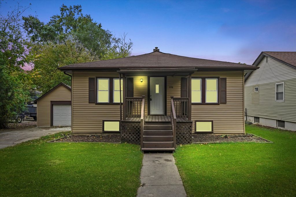 Photo for 226 N Wilmette Avenue, Westmont, IL 60559 (MLS # 12501799)