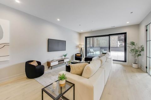 Tiny photo for 613 N Ogden Avenue #2E, Chicago, IL 60642 (MLS # 12527192)