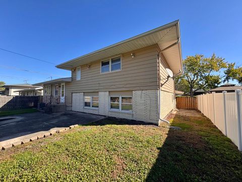 Tiny photo for 19252 Oakwood Avenue, Lansing, IL 60438 (MLS # 12502650)