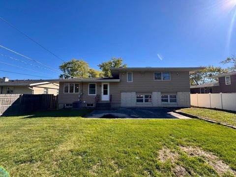 Tiny photo for 19252 Oakwood Avenue, Lansing, IL 60438 (MLS # 12502650)