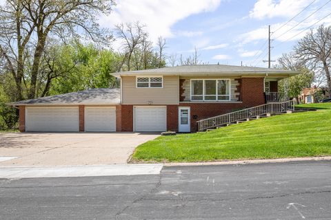 Photo of 2400 27th Street, Rock Island, IL 61201 (MLS # 12626142)