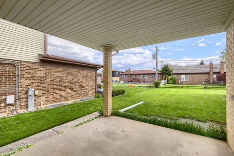 Tiny photo for 1305 E Ardyce Lane, Mount Prospect, IL 60056 (MLS # 12641053)