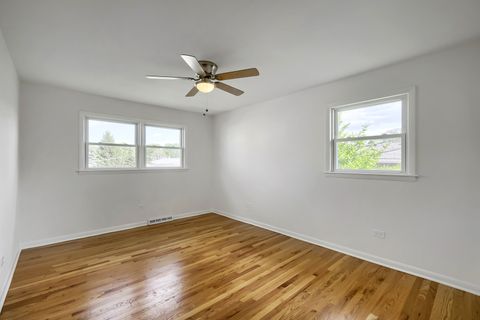 Tiny photo for 1305 E Ardyce Lane, Mount Prospect, IL 60056 (MLS # 12641053)