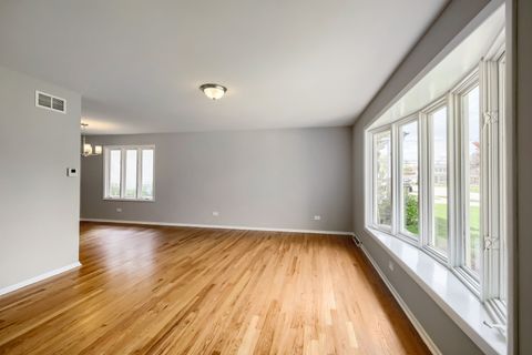 Tiny photo for 1305 E Ardyce Lane, Mount Prospect, IL 60056 (MLS # 12641053)