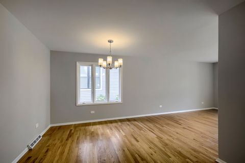 Tiny photo for 1305 E Ardyce Lane, Mount Prospect, IL 60056 (MLS # 12641053)