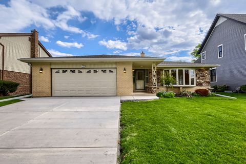 Tiny photo for 1305 E Ardyce Lane, Mount Prospect, IL 60056 (MLS # 12641053)