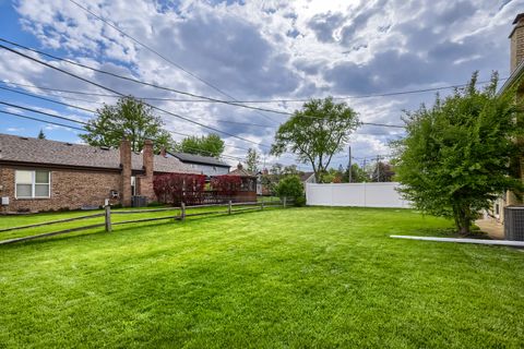 Tiny photo for 1305 E Ardyce Lane, Mount Prospect, IL 60056 (MLS # 12641053)