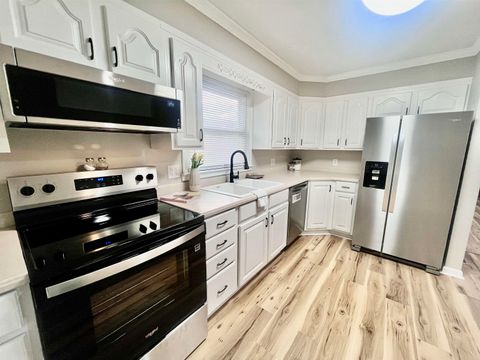 Tiny photo for 5 Sturgis Circle, Metropolis, IL 62960 (MLS # 100000082)