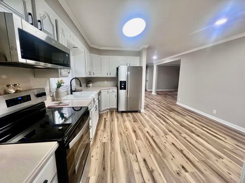 Tiny photo for 5 Sturgis Circle, Metropolis, IL 62960 (MLS # 100000082)